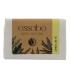 Pastilla rectangular de jabón natural Essabo color blanco crema, envuelta con etiqueta marrón y verde que indica "Árbol de Té".