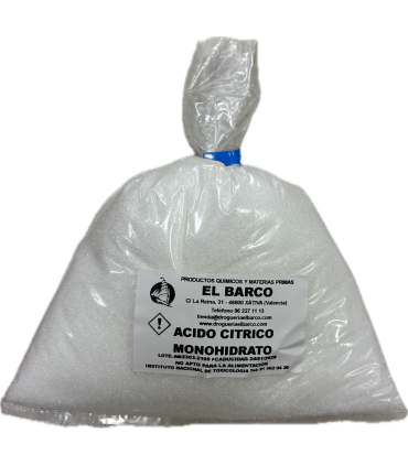 Bolsa plástica transparente con un kilogramo de ácido cítrico monohidratado blanco cristalino, sellada con un lazo azul.