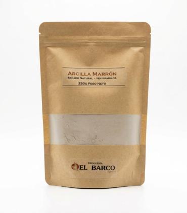 Bolsa marrón kraft resellable con 250 gramos de arcilla marrón natural, mostrando el contenido a través de una ventana transpare