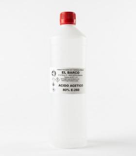 Botella de plástico transparente con tapón rojo que contiene ácido acético al 80%, con etiqueta blanca informativa al centro.