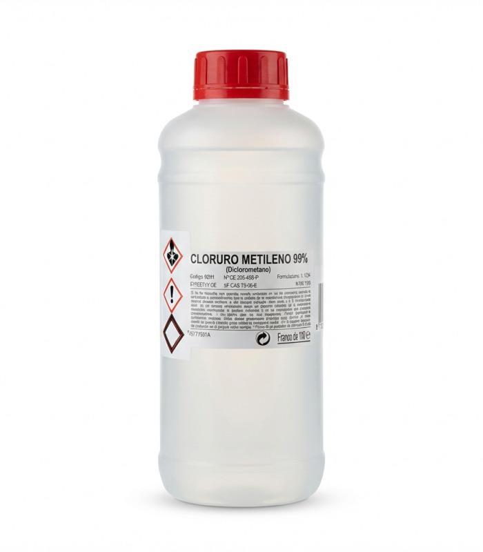 Botella plástica transparente de 1 litro con tapa roja, conteniendo Cloruro de Metileno, con etiquetas de advertencia.