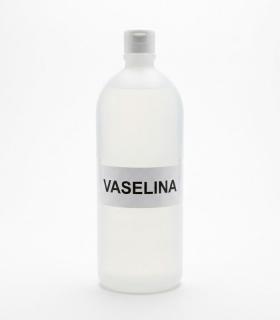 Botella cilíndrica translúcida de 1 litro con tapa blanca, conteniendo vaselina líquida transparente.