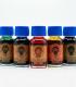 Cinco pequeños frascos de vidrio con tapa azul, conteniendo laca para bombillas de distintos colores vibrantes.