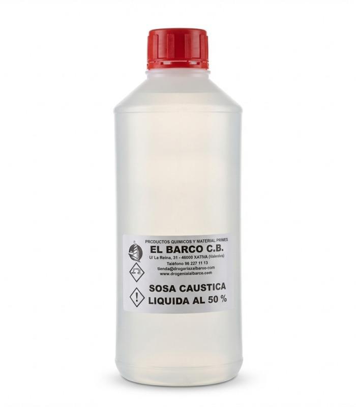 Botella plástica translúcida de un litro con sosa cáustica líquida 48/50% y tapa de rosca roja.