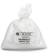 Bolsa de plástico transparente con un kilogramo de bicarbonato sódico en polvo blanco y una etiqueta informativa en el centro.