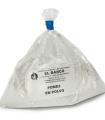 Bolsa de plástico transparente con un kilogramo de pómez en polvo blanco, cerrada en la parte superior con una cinta azul.